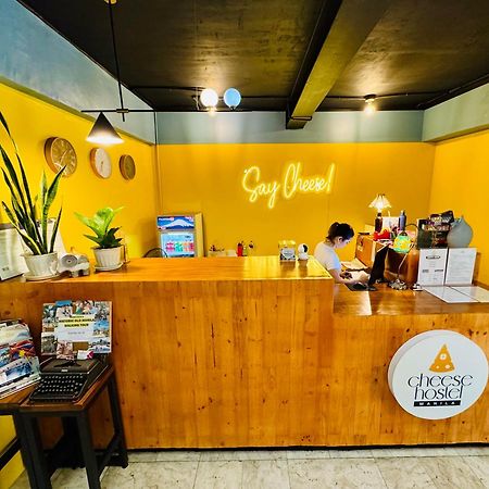Cheese Hostel Manila Макати Экстерьер фото