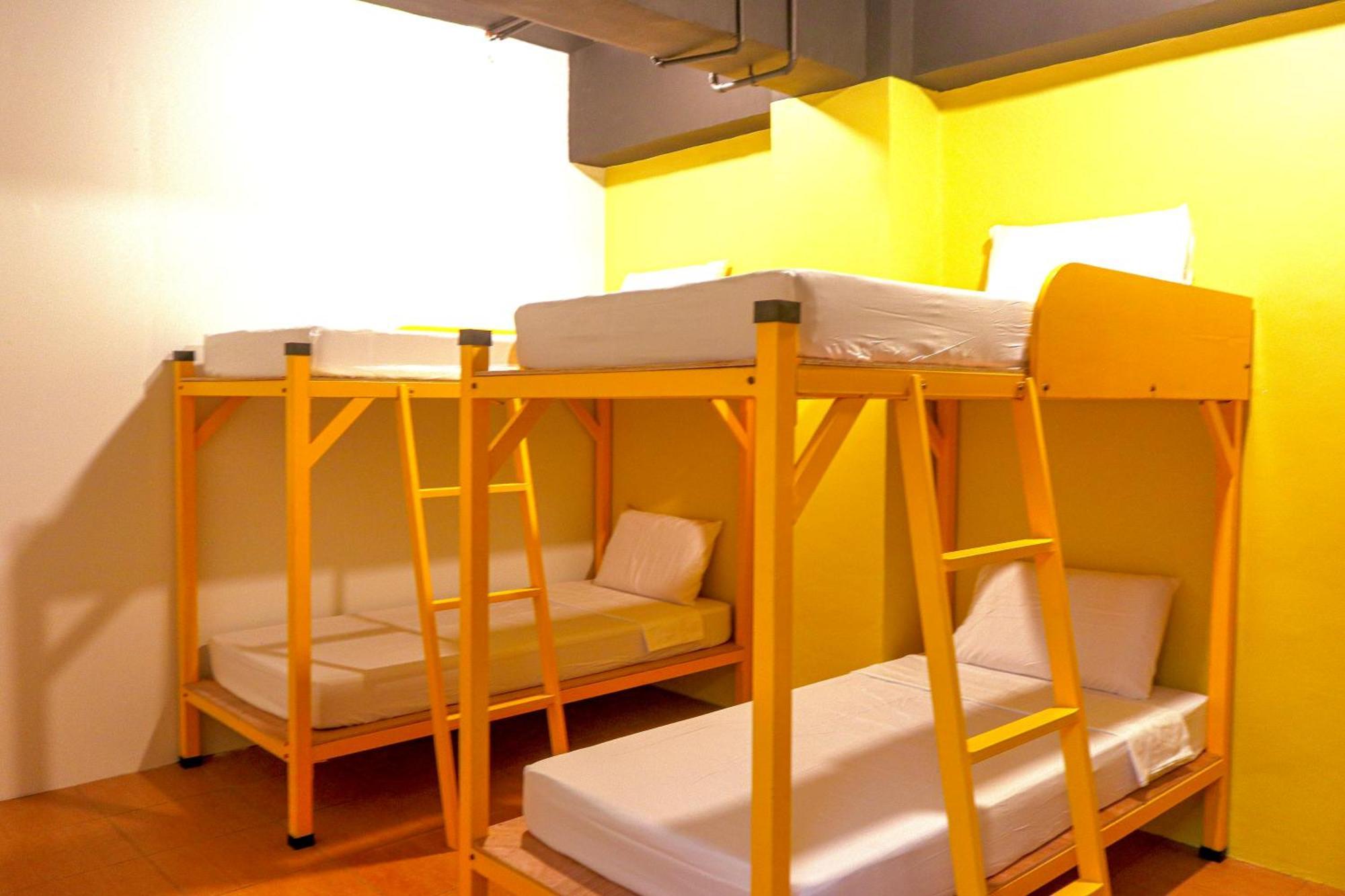 Cheese Hostel Manila Макати Экстерьер фото