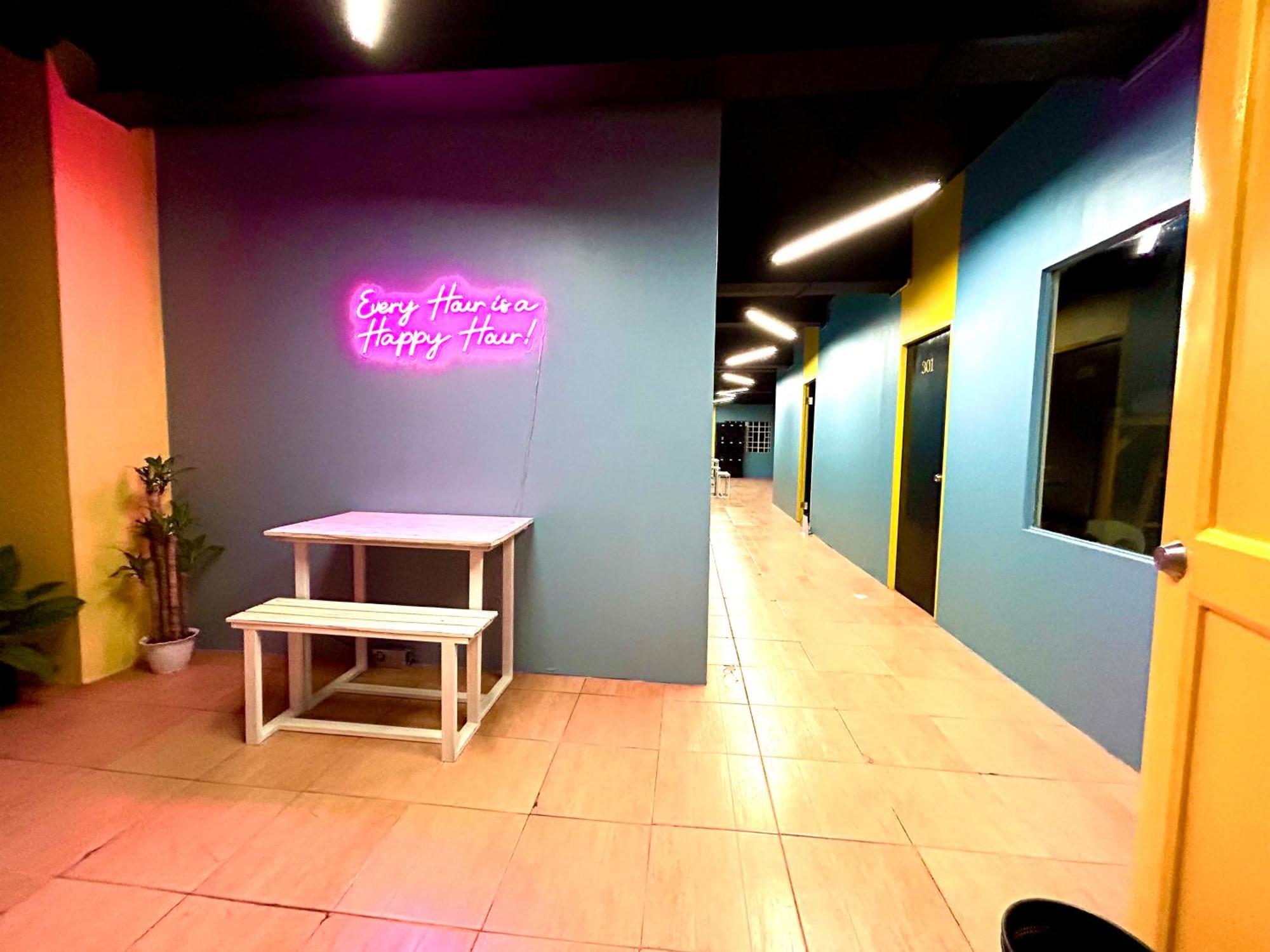 Cheese Hostel Manila Макати Экстерьер фото
