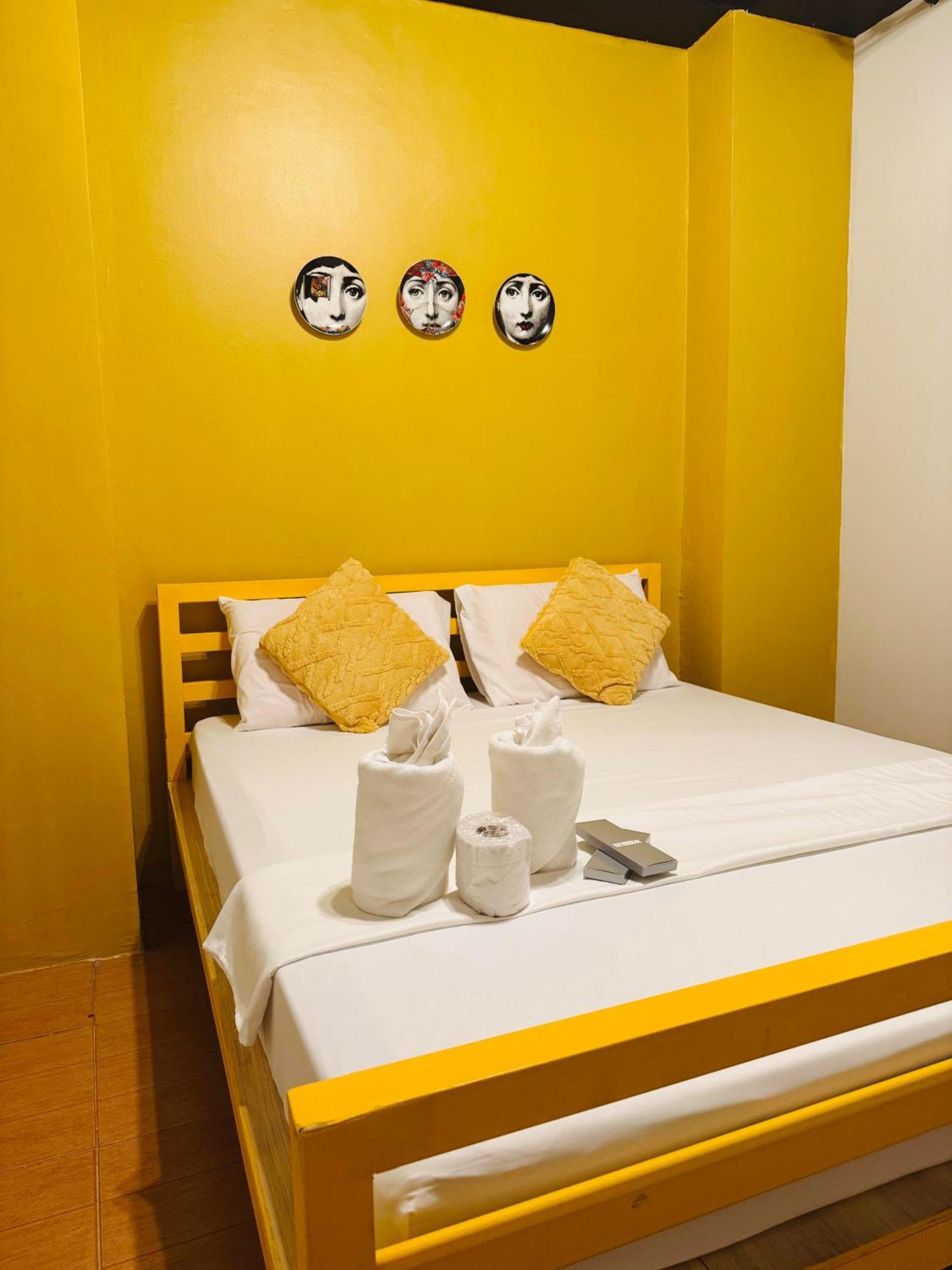 Cheese Hostel Manila Макати Экстерьер фото