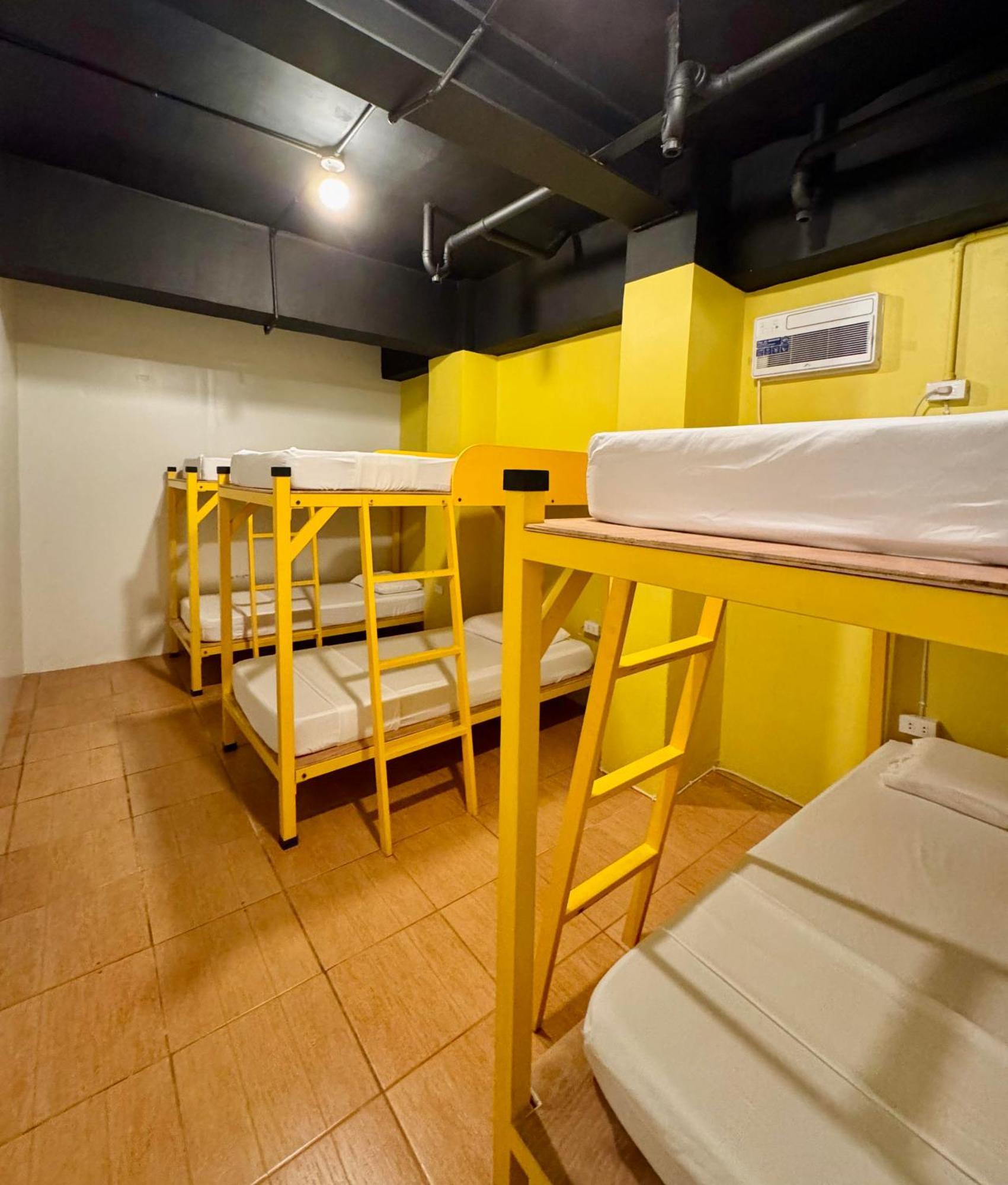 Cheese Hostel Manila Макати Экстерьер фото