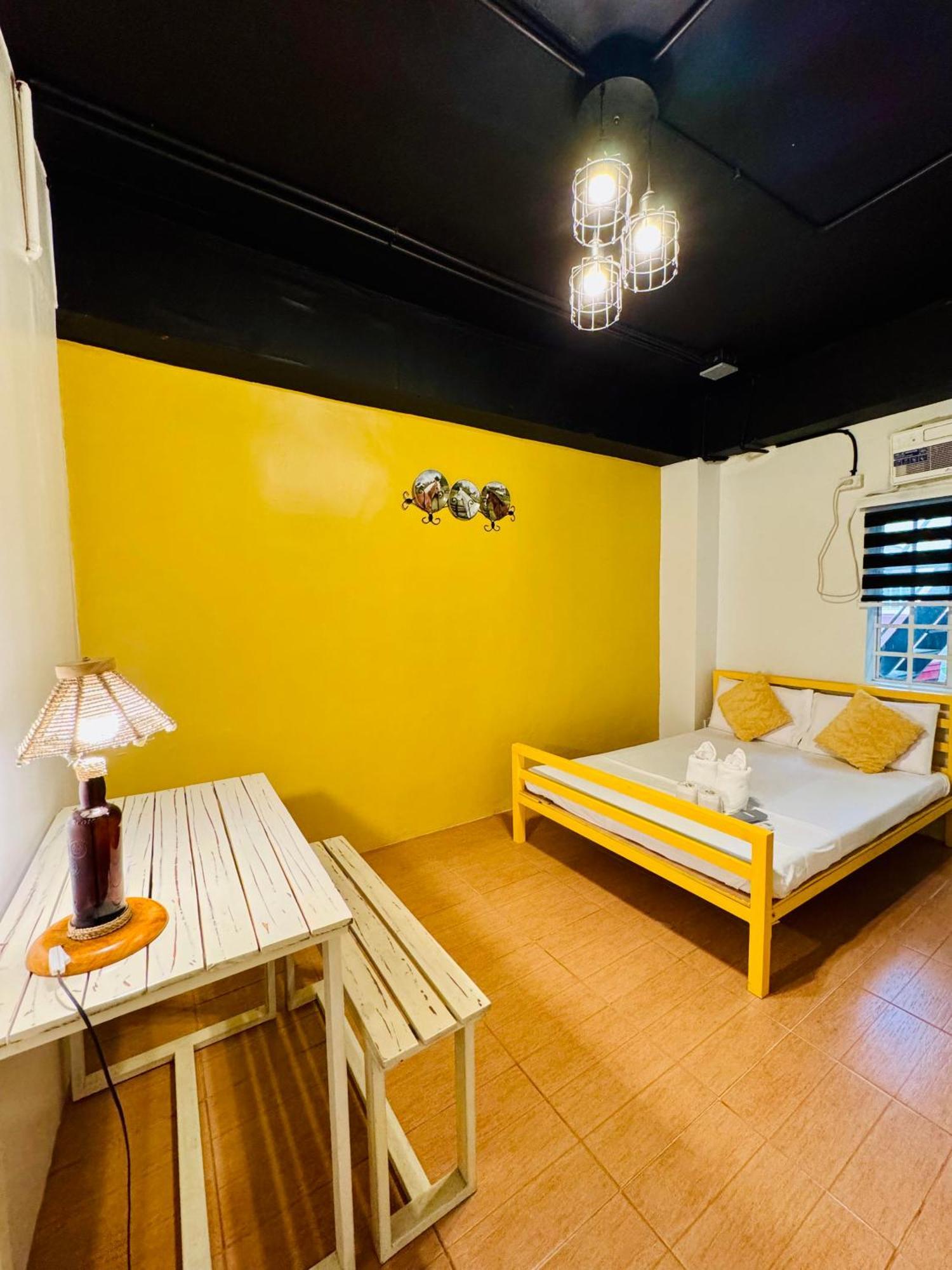 Cheese Hostel Manila Макати Экстерьер фото