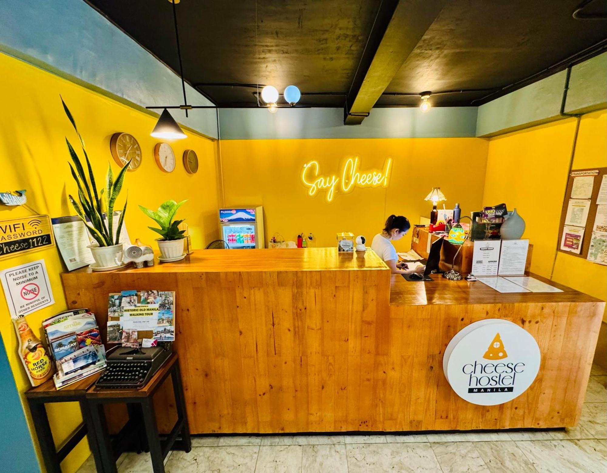 Cheese Hostel Manila Макати Экстерьер фото