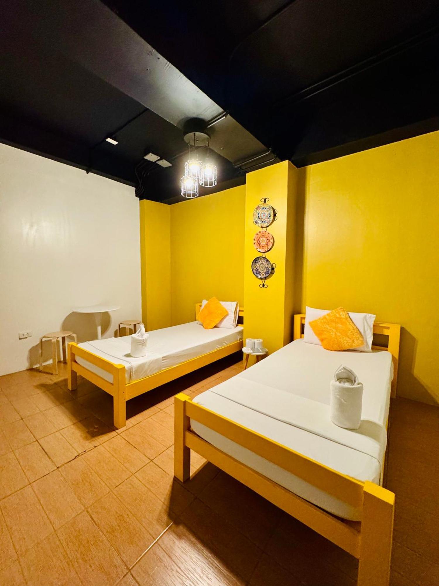 Cheese Hostel Manila Макати Экстерьер фото