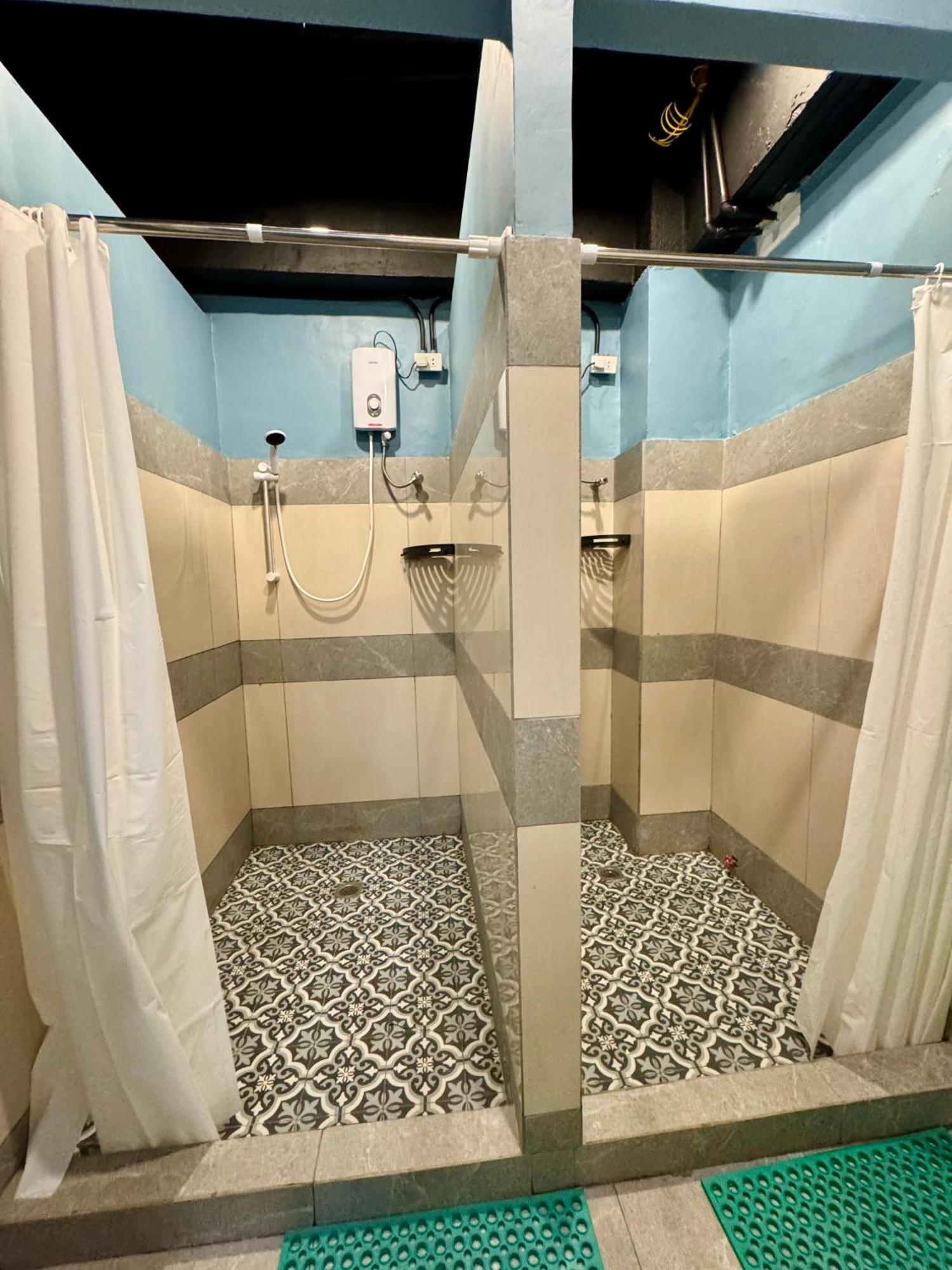 Cheese Hostel Manila Макати Экстерьер фото