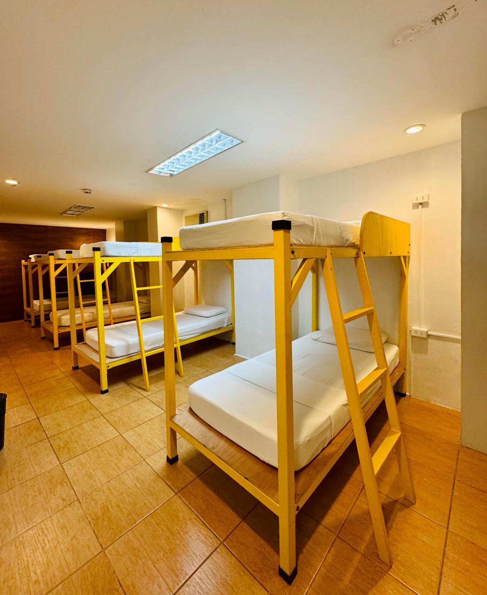 Cheese Hostel Manila Макати Экстерьер фото