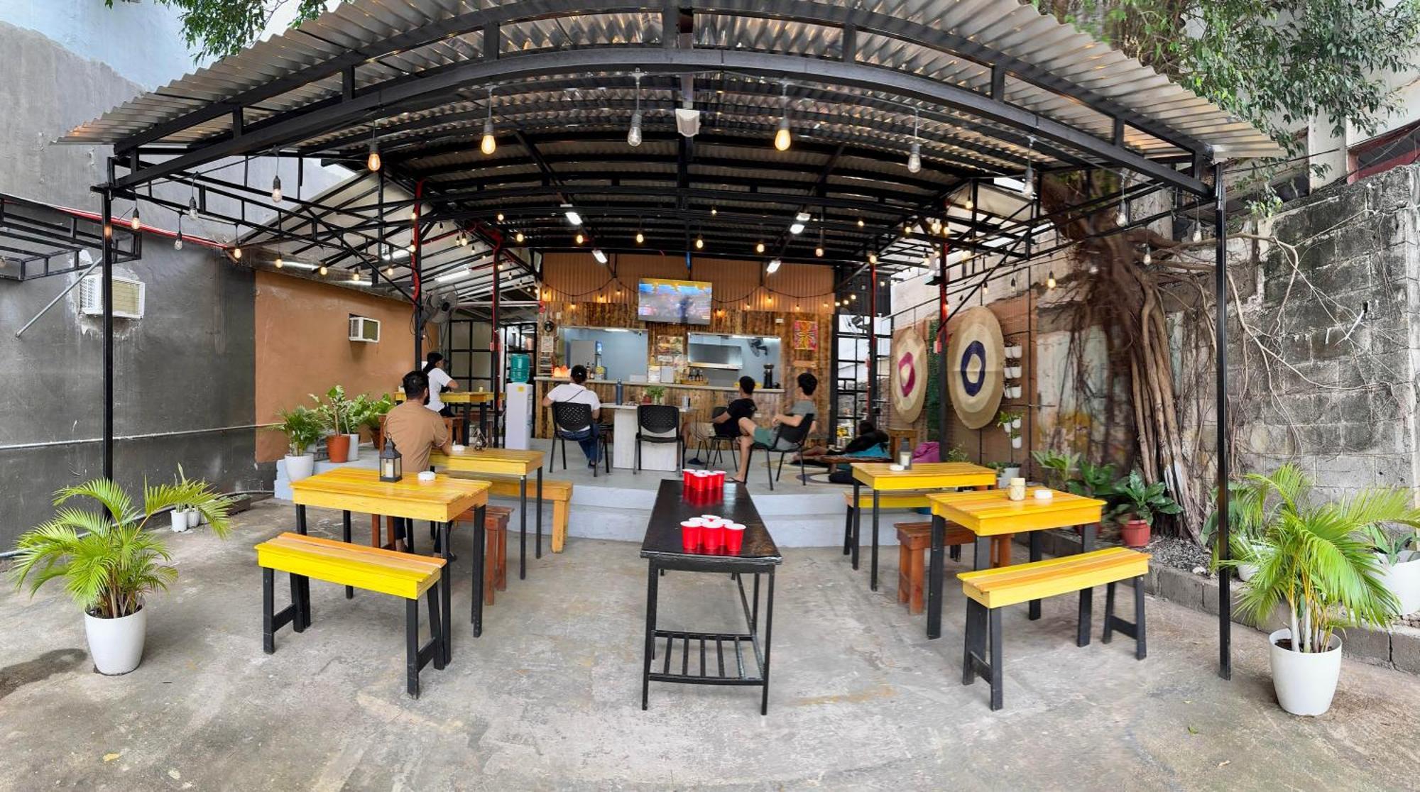 Cheese Hostel Manila Макати Экстерьер фото