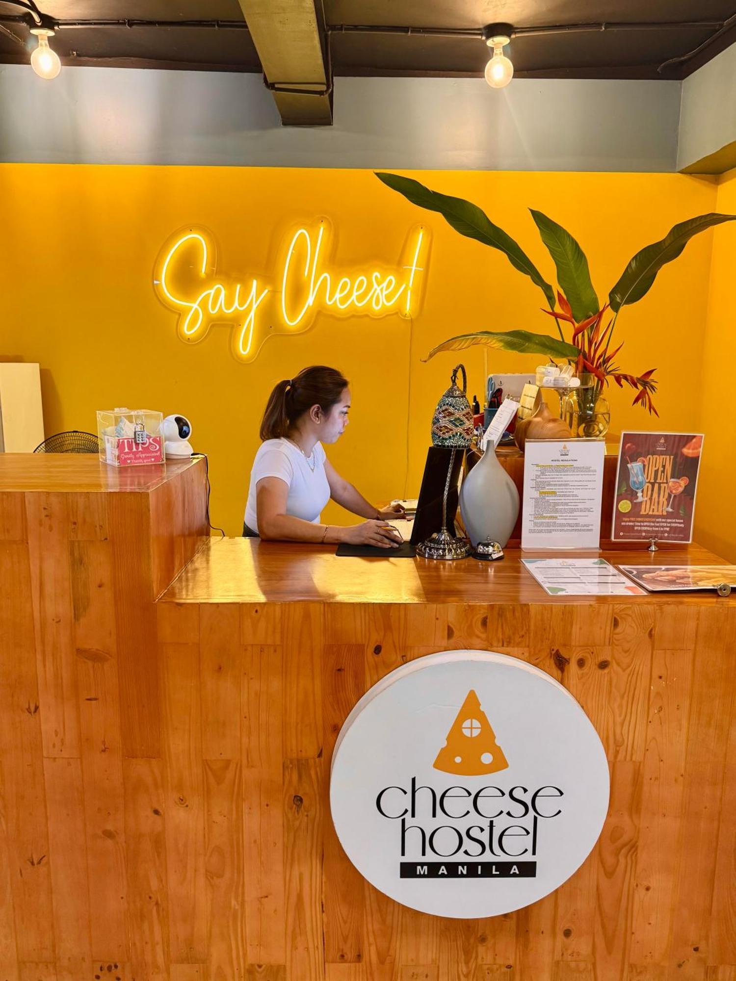 Cheese Hostel Manila Макати Экстерьер фото
