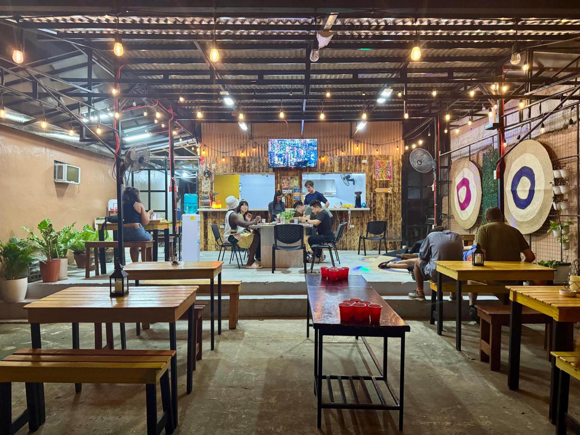 Cheese Hostel Manila Макати Экстерьер фото
